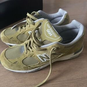 New Balance 991 trainers made in England edition Khaki
